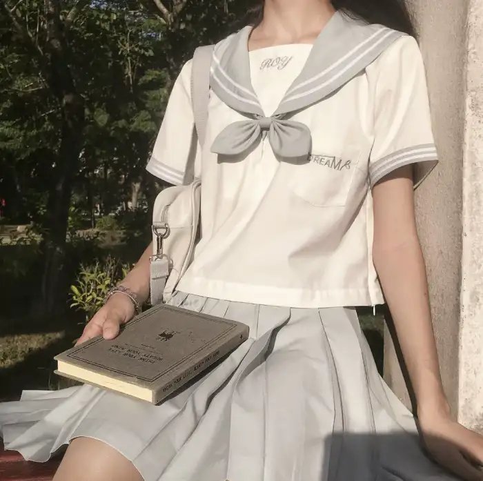 《卖花姑娘》封面